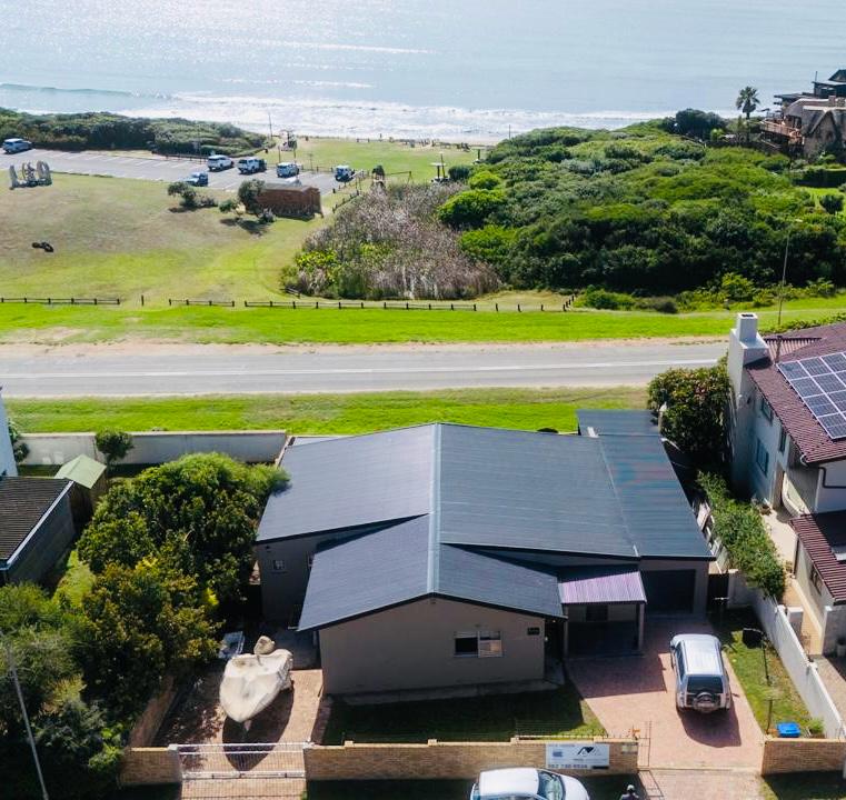 5 Bedroom Property for Sale in Wavecrest Eastern Cape